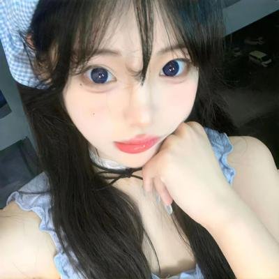 一位站立的人