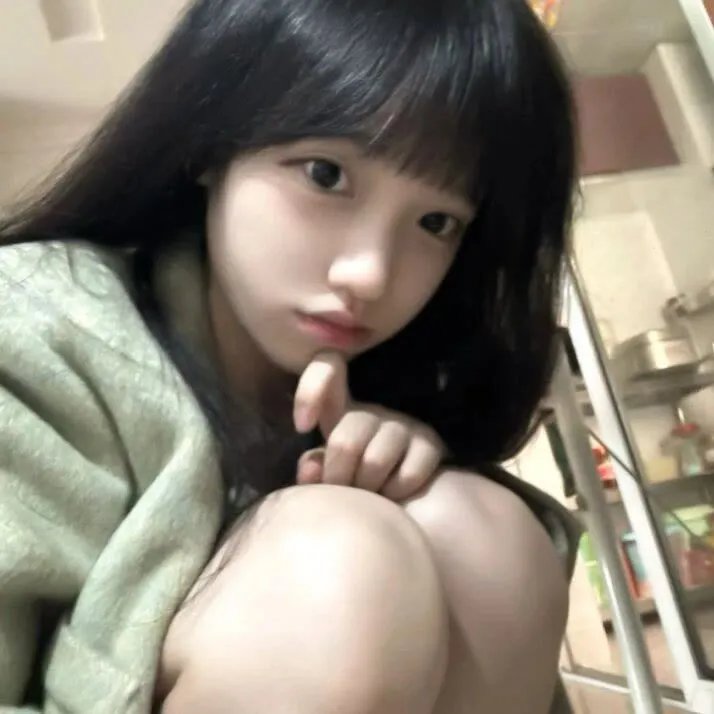 追梦的黎族女娃娃